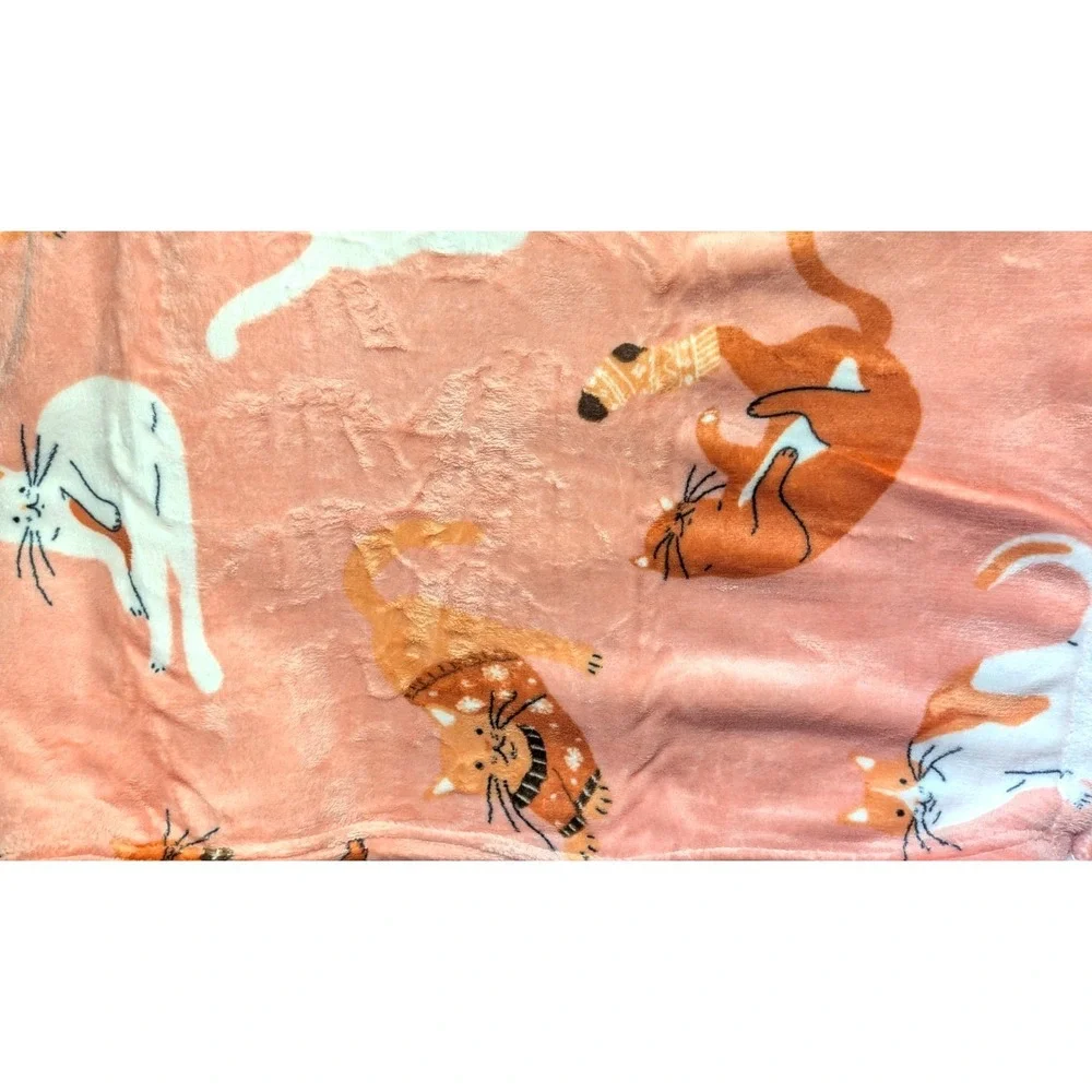 LOT OF 2: New Comfort Bay Soft Throw New 50x60in Super Soft Fabric Cats 2 THROWS